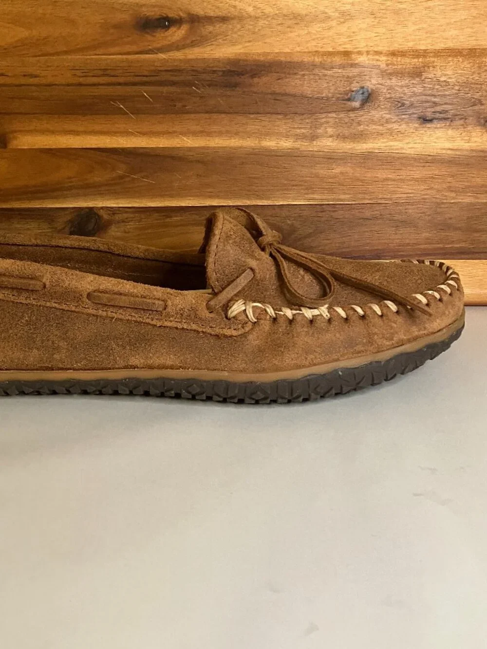 Minnetonka Men's Tie Tread Moccasins Brown Ruff Suede Size 9 NWOB Slip On Loafer